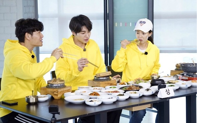 Kim Jong Kook ghen tuông khi 'mợ ngố' Song Ji Hyo tình tứ với Kim Jae Young Ảnh 2