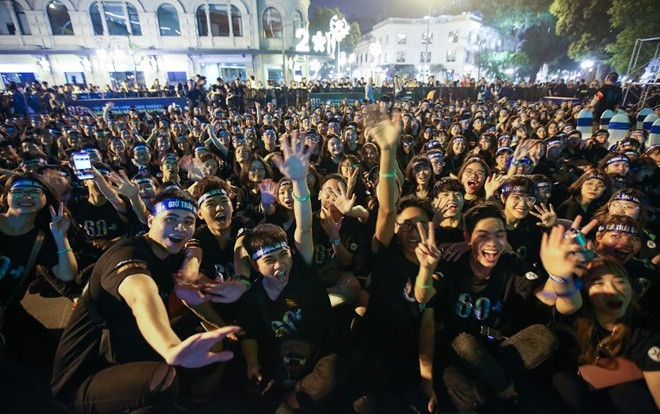 Chùm ảnh: Hàng nghìn bạn trẻ hết mình hưởng ứng Giờ Trái đất 2019 tại Hà Nội Ảnh 2