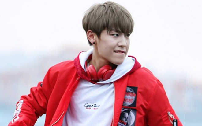Park Woojin (Wanna One) quá đáng! Fan chưa kịp 'chụp choẹt' ảnh nào mà đã hì hục chạy như 'ma đuổi' tại sân bay! Ảnh 2