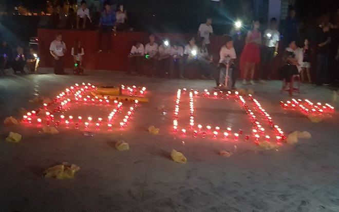 Hình ảnh rác ngập ngụa trong đêm diễn ra chương trình giờ trái đất ở Quảng Nam gây tranh cãi Ảnh 2