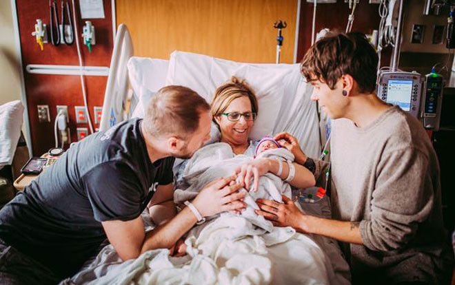 Cụ bà 61 tuổi đẻ thường nhưng danh tính bố đứa trẻ mới thực sự gây sốc Ảnh 2