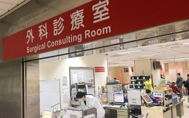 Người đàn ông nhất quyết không chịu phẫu thuật, hành động của bác sĩ khiến ai cũng ấm lòng Ảnh 2