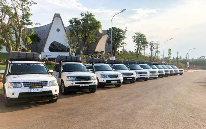 Tiền nhiều để làm gì: Ông Đặng Lê Nguyên Vũ mạnh tay chi hàng trăm triệu để lắp đèn cho dàn xe sang Ảnh 2