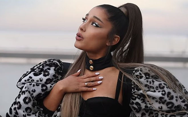 MV mới và hé lộ chuyện thích cả nam lẫn nữ: Xác nhận từ Ariana Grande úp mở gây khó chịu Ảnh 2