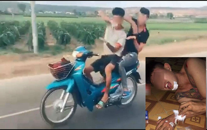 Không đội mũ bảo hiểm và liên tục 'múa quạt' khi đang chạy xe máy, 2 thanh niên nhận cái kết đắng nghét Ảnh 2