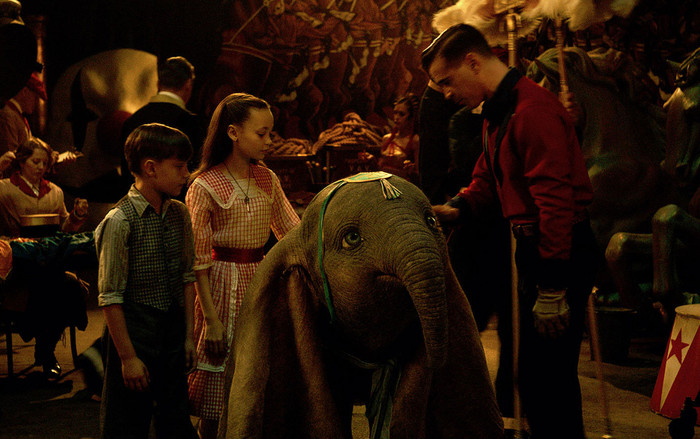 Review 'Dumbo': Câu chuyện về chú voi biết bay nhưng không bay cao bay xa như mong đợi Ảnh 2