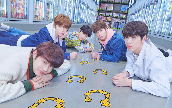 Debut vừa tròn 1 tháng, TXT đã nhanh chóng dẫn đầu bảng xếp hạng Hanteo tháng 3 với lượng album cao ngất Ảnh 2