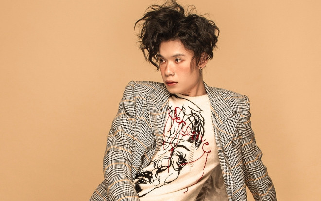 'Lột xác' cùng phong cách tóc xù, má tàn nhang, Quang Trung 'ghi điểm' mạnh với người hâm mộ Ảnh 2