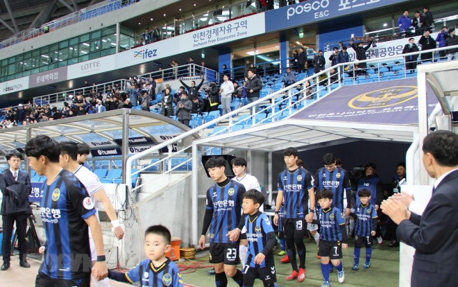 CĐV Incheon đòi sa thải HLV vì không biết dùng Công Phượng Ảnh 2