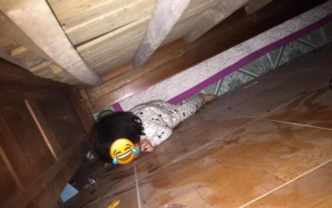 Vừa đi đánh răng ra đã thấy con “mất tích”, mẹ trẻ không nhịn nổi cười khi phát hiện việc bé đang làm Ảnh 2