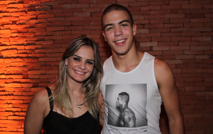 Con trai Ro béo mới 14 tuổi 'cưa đổ' cô giáo U30 và bản năng 'sát gái' hơn bố Ảnh 2