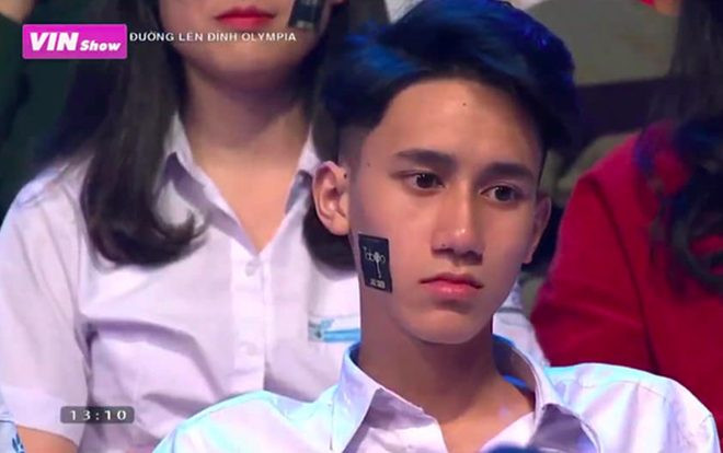 Lên tivi có mấy giây, cổ động viên Olympia khiến sự chú ý của tất cả chị em… va phải ánh mắt mình Ảnh 2