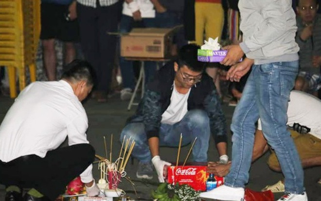 Nghi án bé trai sơ sinh bị sát hại chôn vùi thi thể trước cửa nhà kho ở Điện Biên Ảnh 2