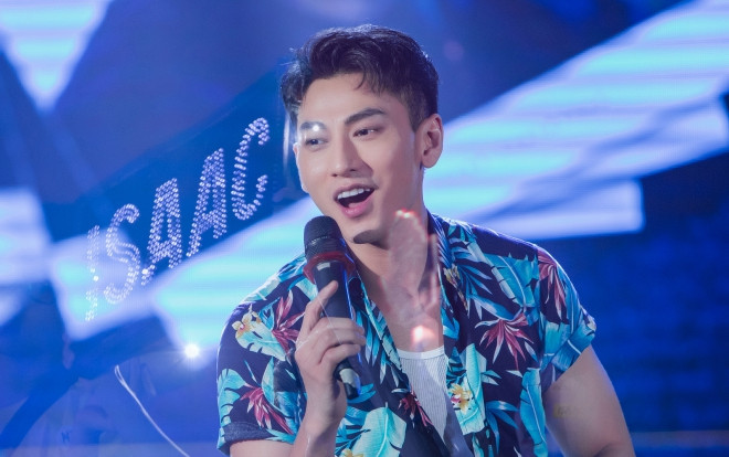 Isaac đang 'thèm người yêu muốn chết' và sẽ… khỏa thân trong dự án sắp tới Ảnh 2