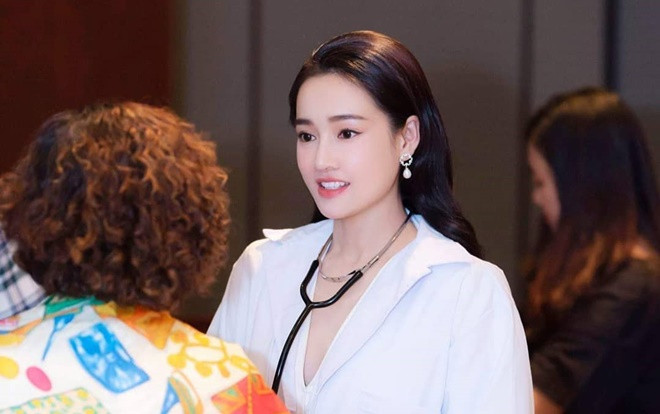 Nhã Phương khoe ảnh mới, fan tròn mắt hỏi liệu có phải bị photo 'hại'? Ảnh 2