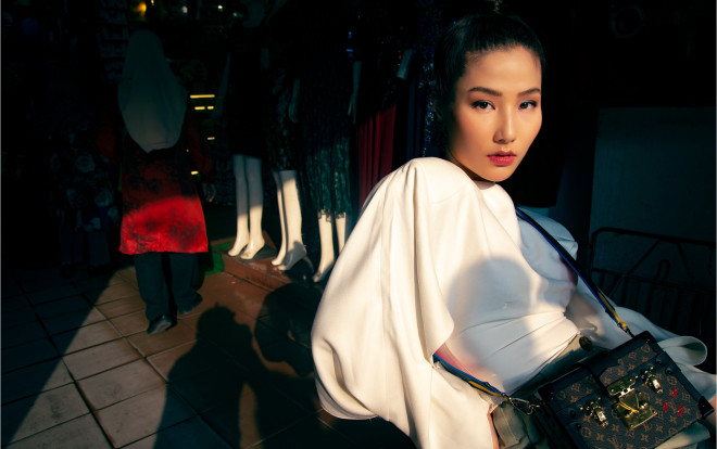 Diễm My 9X 'chơi lớn' diện pijama nghìn USD, xách túi trăm triệu xuống phố Ảnh 2
