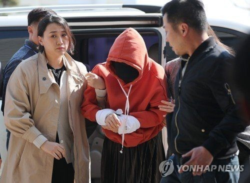 Lật tẩy thủ đoạn ghê gớm của Hwang Hana khi dùng tiền 'ém nhẹm' quá khứ sa đọa thích 'phê pha' của mình