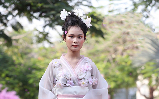 'Thiên nga làng mẫu nhí' Hà Thiên Trang phổng phao bất ngờ trên sàn diễn Ảnh 2