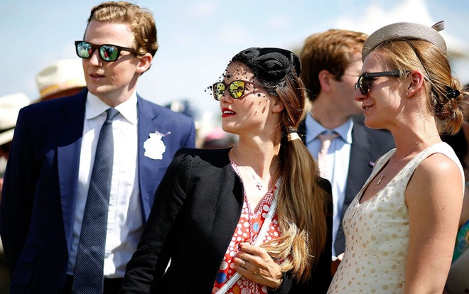 Chịu chơi như nhà giàu Mỹ: Chi hàng chục nghìn đô thuê máy bay hạng sang tham quan trường Đại học cùng con Ảnh 2