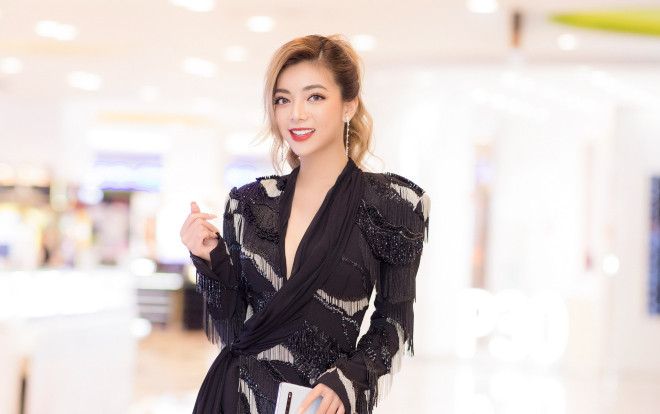 Ngắm Katleen Phan Võ - Nữ chính phim mới của Lý Hải khoe chân thon dài với váy siêu ngắn Ảnh 2