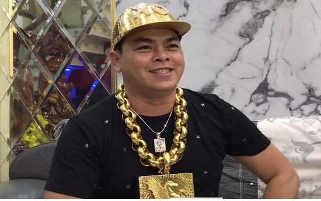 Điều tra hoạt động buôn bán ma tuý của Phúc XO - đại gia đeo nhiều vàng nhất Việt Nam Ảnh 2