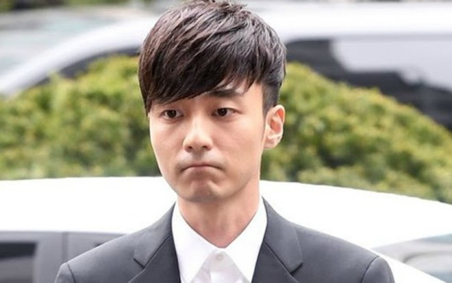 Roy Kim lần đầu xuất hiện trước công chúng, rối rít xin lỗi sau scandal tình dục 'động trời' Ảnh 2