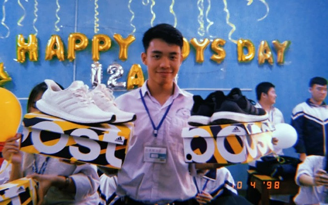 Hội nữ sinh chịu chơi nhất hệ mặt trời: Chi gần 100 triệu mua giày hiệu tặng con trai trong lớp khiến cư dân mạng trầm trồ Ảnh 2