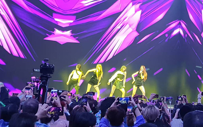 Blackpink bất ngờ xuất hiện tại sự kiện của Samsung, biểu diễn live hit đình đám 'Kill This Love' khiến khán phòng vỡ oà Ảnh 2