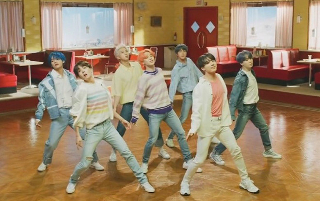 Đứng hình nghe giai điệu từ Boy With Luv: Siêu phẩm Á-Âu kết hợp giữa BTS và Halsey sắp sửa ra lò Ảnh 2