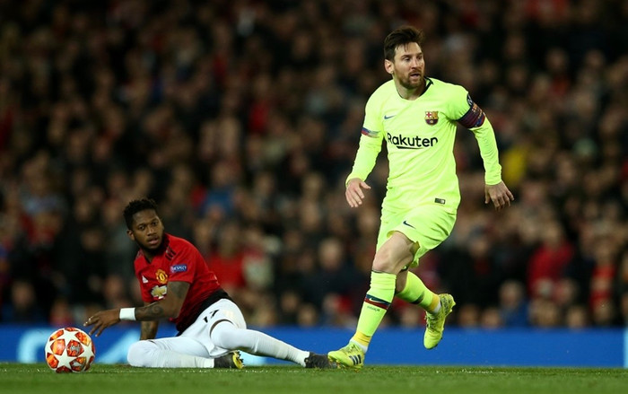 Ronaldo lập siêu phẩm, Messi đổ máu giúp Juve và Barca có lợi thế Ảnh 2