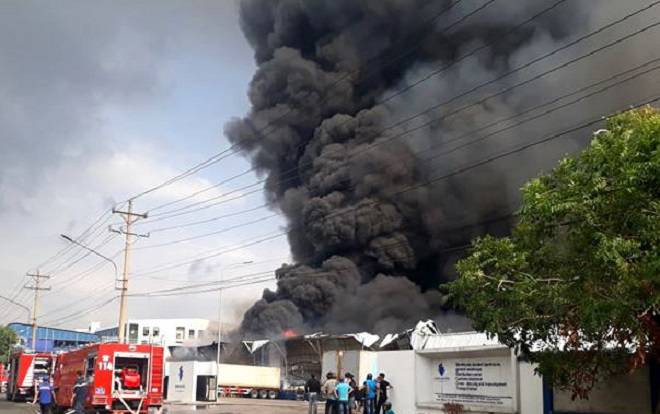 Cháy cực lớn trong khu công nghiệp Sóng Thần Bình Dương Ảnh 2