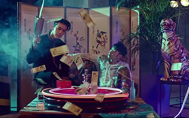 Super Junior D&E tung teaser thứ 2 MV comeback 'Danger' - Quả nhiên là 'gừng càng già càng cay' Ảnh 2