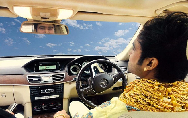 Lóa mắt trước dàn xế hộp dát vàng bóng loáng của người đàn ông mê vàng, xe của Phúc XO vẫn chưa là gì Ảnh 2