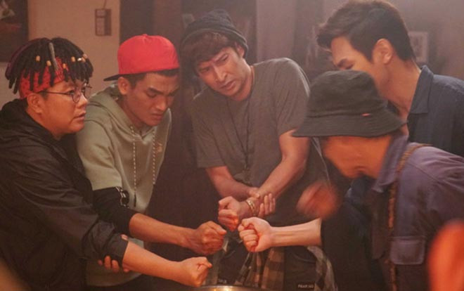 Lật mặt: Nhà có khách: Cuộc truy lùng vị 'khách' bí ẩn của hội những người yếu bóng vía Ảnh 2