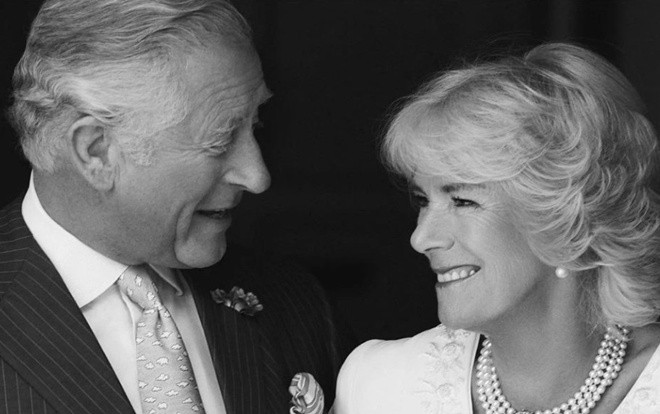 Thân vương Charles rạng ngời hạnh phúc bên người vợ thứ 2 nhân kỷ niệm 14 năm ngày cưới Ảnh 2