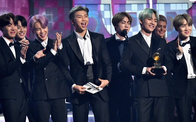 Vừa comeback xong, ARMY đã có dịp 'nở mũi' khi BTS được ngợi ca là 'Giọng hát của những thiên thần' trên đất Mỹ Ảnh 2