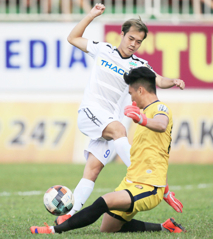 Văn Toàn tỏa sáng rực rỡ, HAGL thắng kịch tính như 'phim hành động' Ảnh 3