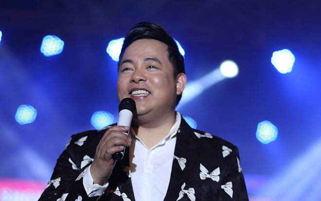 Trở lại sân khấu bình dân sau 5 năm, Quang Lê xúc động khi hàng ghế khán giả không còn chỗ trống Ảnh 2