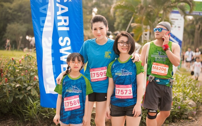 Tú Anh cùng cháu gái 'siêu xinh' tham gia rèn luyện sức khỏe Ảnh 2