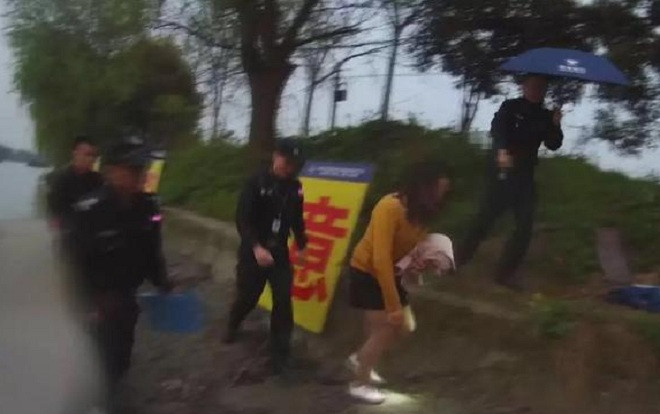 Bị vợ vu tội ngoại tình, ông chồng nhảy xuống sông để chứng minh trong sạch và cái kết Ảnh 2