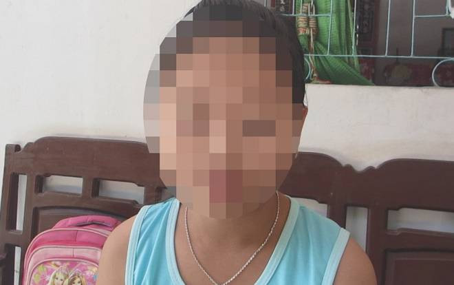 Sờ soạng cưỡng hôn bé gái lớp 4 ngay tại lớp, người đàn ông quỳ xuống xin lỗi, mong được tha thứ Ảnh 2