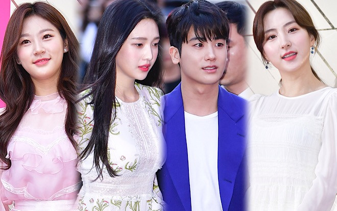 Bấn loạn với Park Hyung Sik, Joy (Red Velvet) xinh tựa nữ thần, áp đảo Eunseo (Cosmic Girls) tại sự kiện Ảnh 2