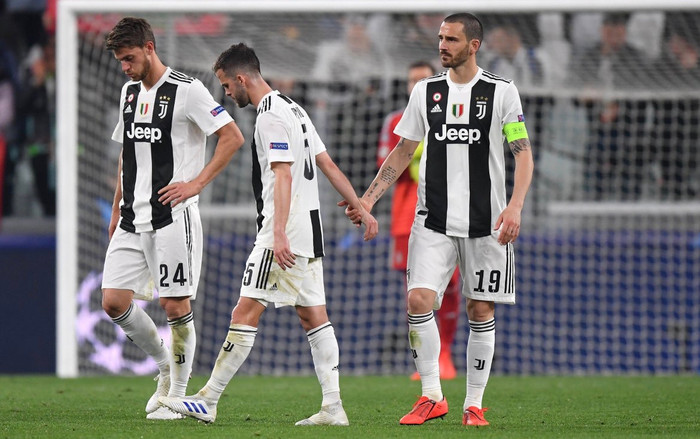 Ronaldo  bị loại tức tưởi vì ca sỹ chuyên mang lại xui xẻo? Ảnh 2