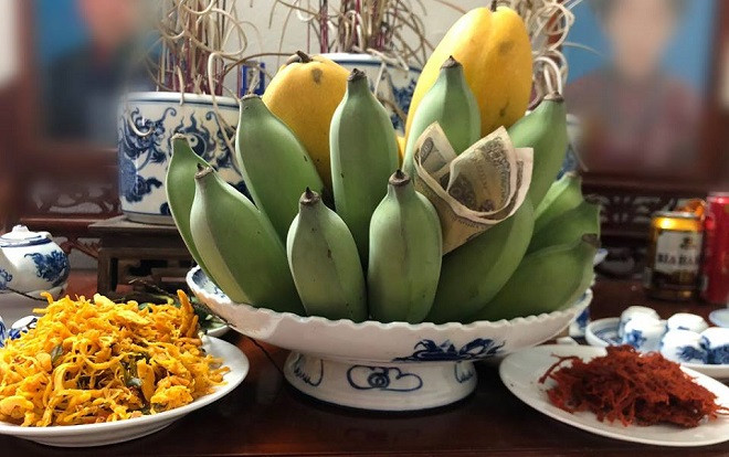 Chết cười với cô vợ lười nhất năm: Mua khô gà, khô bò về bày mâm cúng còn khoe 'xong hết rồi, anh chỉ việc về khấn bái thôi' Ảnh 2