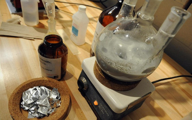 Bị nghi bắt sinh viên chế thuốc lắc, giáo sư nói muốn 'dạy sâu' cho học trò Ảnh 2