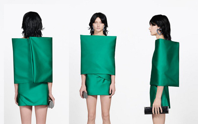 Phì cười vì chiếc váy kì dị giá tận 123 triệu đồng, mặc vào rồi biến thành cây gỗ khỏi ăn uống cử động Ảnh 2