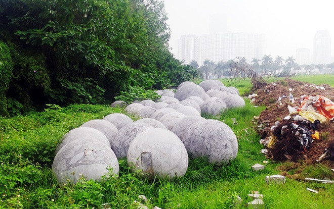 Hà Nội: 40 quả bóng xích ở SVĐ Mỹ Đình sắp được di dời khỏi bãi đất trống để phục vụ đường đua F1 Ảnh 2