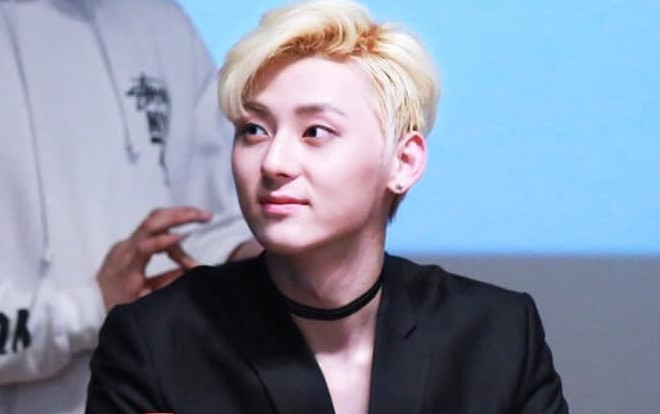 Loạt ảnh Minhyun tóc vàng thời hoạt động với NU'EST gây sốt, fan phát hiện khả năng 'yếu kém' được anh chàng đem sang tận WANNA ONE! Ảnh 2