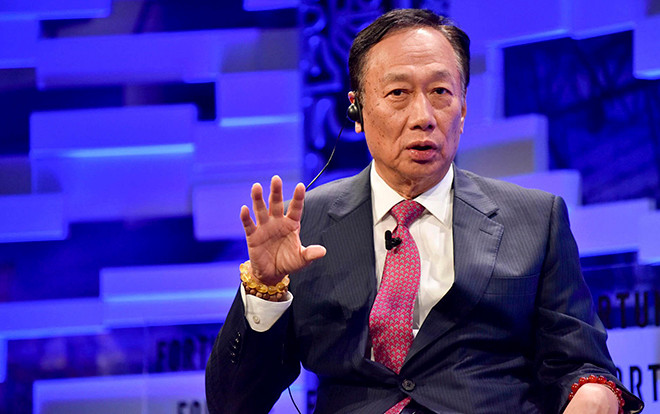 Vì sao 'ông trùm ráp iPhone' quyết định về vườn? Ảnh 2