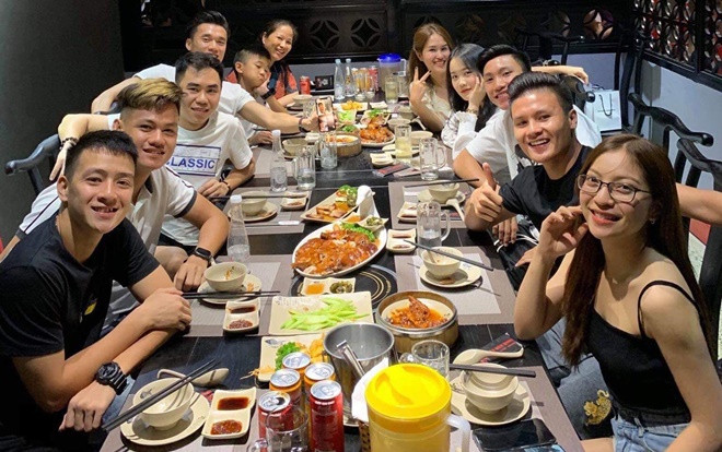 Đoàn Văn Hậu đón sinh nhật cùng người yêu nóng bỏng Ảnh 2